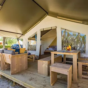 resort-istra-sunny-tent-in-lanterna-premium-camping-4.in-istria.net/